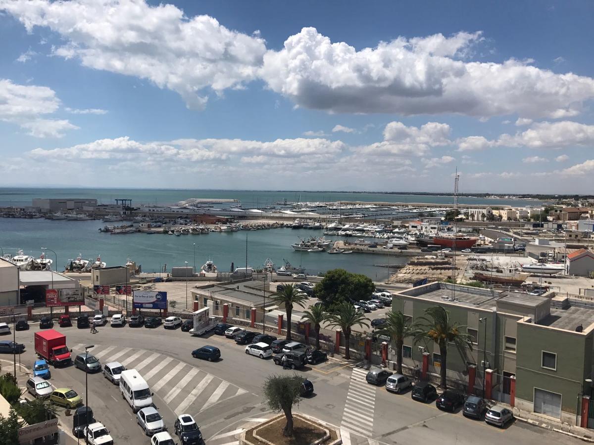 B&B Piazza Marconi 曼弗雷多尼亚 外观 照片