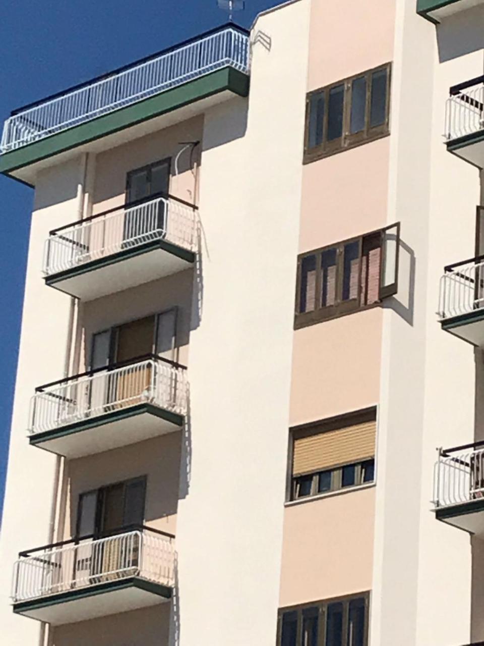 B&B Piazza Marconi 曼弗雷多尼亚 外观 照片